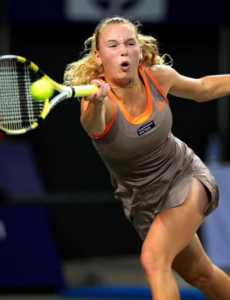 Efter en svingende præstation vandt Caroline Wozniakci semifinalen i Luxembourg. 