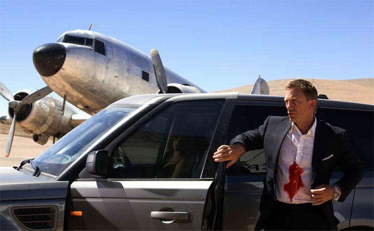 »Alt, hvad jeg er kommet med, flyder direkte fra Ian Fleming«, siger Craig. »Jeg gik tilbage og læste alle bøgerne og fik belæg for, at Bond altid kæmper med sine indre dæmoner«. 