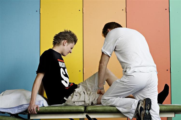 De unge bliver mere og mere dristige, når de kører på knallert. Her er en 15-årig dreng kommet til skade. 