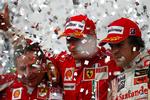 Finnen Kimi Räikkönen (i midten) sikrede sig på dramatisk vis VM-titlen på Interlagos i 2007. 
