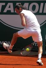 Federico Luzzi var en undrholdende spiller, erindrer Roger Federer. På billedet returnerer Luzzi i en kamp mod argentineren David Nalbandian sidste år i Monte Carlo. 
