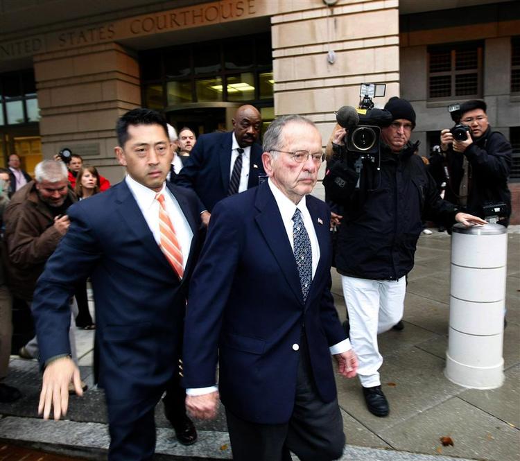Ted Stevens (forrest) har været medlem af Senatet i 40 år. 