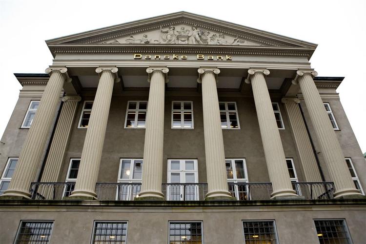 Despite lowering its forecasts, Danske Bank was doing relatively well this morning. 