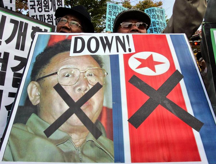 Vrede sydkoreanske demonstranter på gaden i Seoul i dag. 