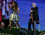 Den 64-årige Jimmy Page trykkede den af med sangerinden Leone Lew i Beijing i august. 
