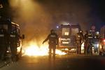 Betjente ved Christiania er blevet mødt af stenkast og brandbomber. 