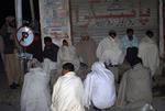 Indbyggerne i Quetta flygtede ud på gaderne, da et jordskælv natten til i dag ramte to regioner i Pakistan. 