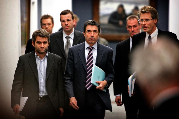 Prime Minister Anders Fogh Rasmussen accompanied by Special Adviser Michael Ulveman (left) 