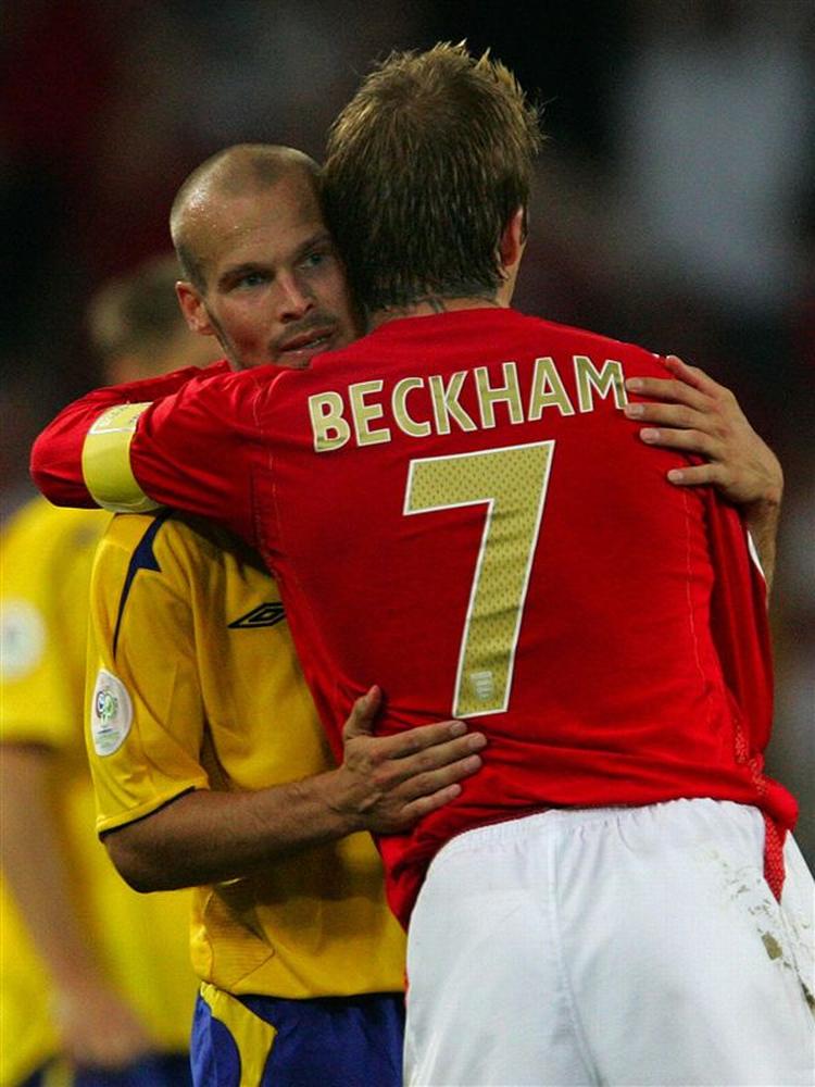 Ljungberg og Beckham hilser på hinanden ved VM i 2006. Nu mødes de igen i den amerikanske liga. 