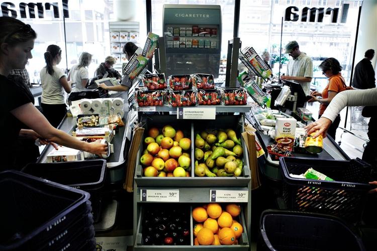 Danskerne siver fra dyrere supermarkeder som Irma over til lavpris-supermarkeder som Netto og Fakta 