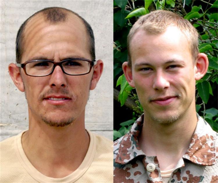 Mikkel Keil Sørensen (tv.) og Thorbjørn Ole Reese døde, da britiske soldater sidste år ved en fejl beskød deres stilling med missiler. 