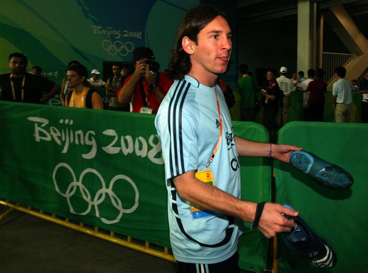 Den argentinske stjerne Lionel Messi er tidligere blevet kritiseret af Diego Maradona. Nu skal Maradona måske være landstræner for Barcelona-spilleren. Arkivfoto. 