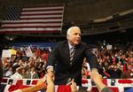 John McCain er villig til at gå hele vejen for at få præsidentposten. Nu satser han på overvejende demokratiske stater (Akrivfoto). 