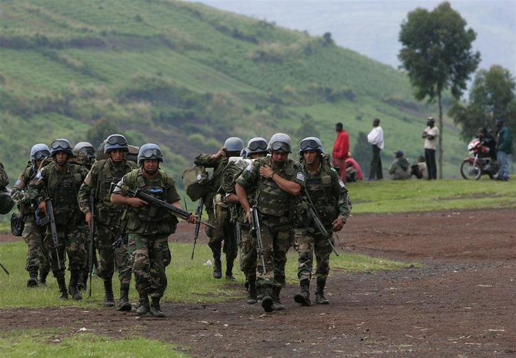 Uruguayske FN-styrker i Den Demokratiske Republik Congo. Congos præsident Kabila beder om yderligere tropper sendt til landet for at genoprette roen. 