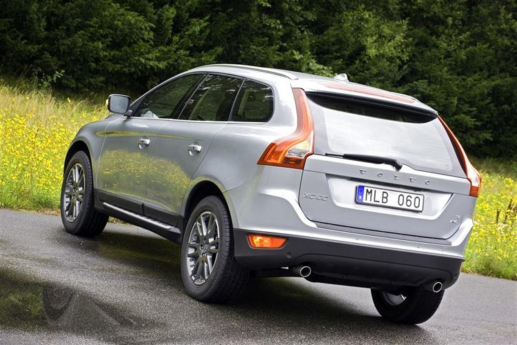 Volvo XC 60 bremser selv op for forhindringer i bytrafik. 