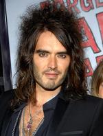 Russell Brand undskylder sin »barnlige facon og tankeløse kommentarer«. Og har indleveret sin opsigelse. 