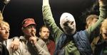De tolv medlemmer af knallertbanden 'De vilde hjerter' kører fra Fyn til Kødboderne i København for at feste med dåseøl og knallertparade. 
