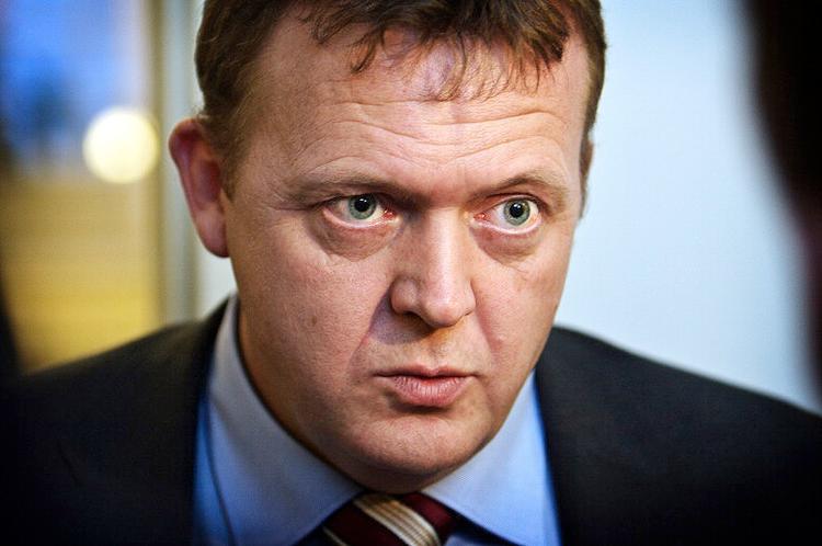 Finance Minister Lars Løkke Rasmussen says it will be difficult to muster a majority to change the unemployment benefit system. He has stopped negotiations with the Social Democratic Party. 