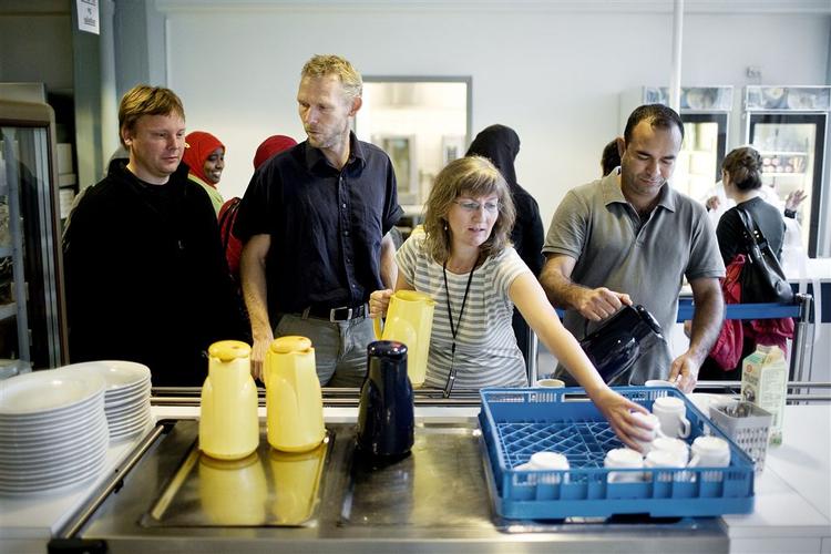 Jobcentret på Hejrevej i Nordvest i København er drevet af Københavns kommune, og sådan fortsætter det foreløbig. Københavns kommune har droppet planerne om at sende beskæftigelsesindsatsen for 18.000 kontanthjælpsmodtagere i udbud, så private også kunne byde. 