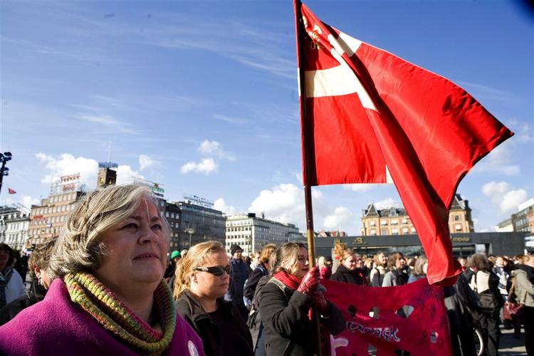 Kvinder fejrer Kvindernes Internationale Kampdag på Rådhuspladsen i København 8. marts i år. 