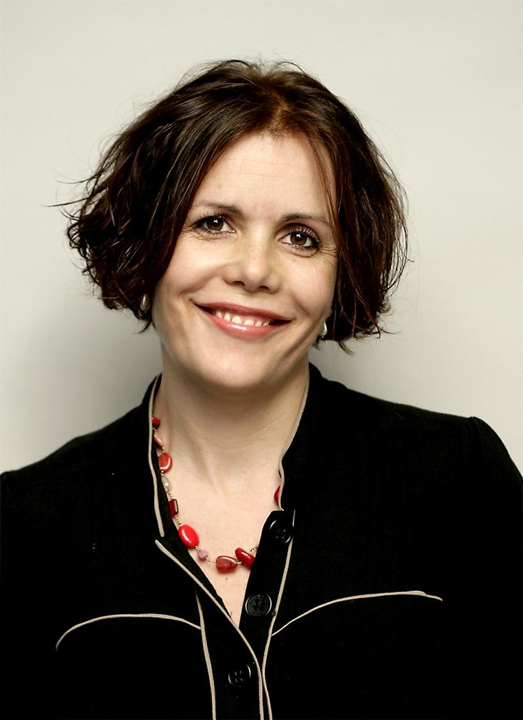 Christina Hesselholdt prikker hul på ulideligheden, så man må smile skævt eller le. Foto: Robin Skjoldborg 