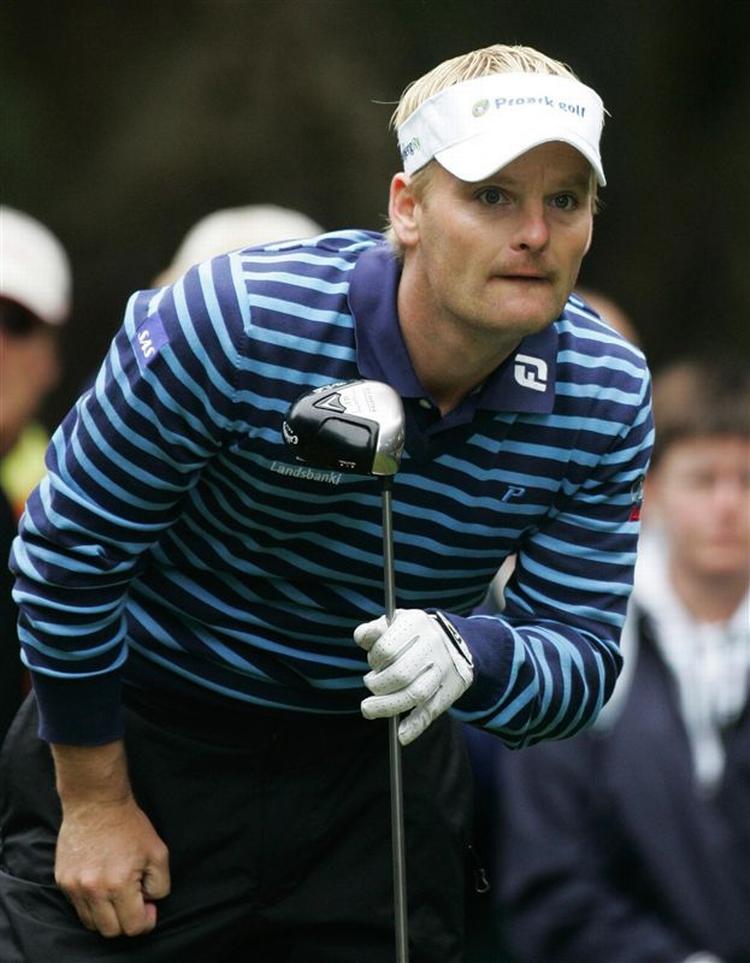 Søren Hansen måtte tidligt op i dag for at afslutte anden runde af Volvo Masters, der blev aflyst i går som følge af kraftigt regnvejr. 