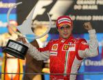 Da Felipe Massa havde fået tåret sine øjne, fik han overrakt trofæet som vinder af det brasilianske grandprix. 