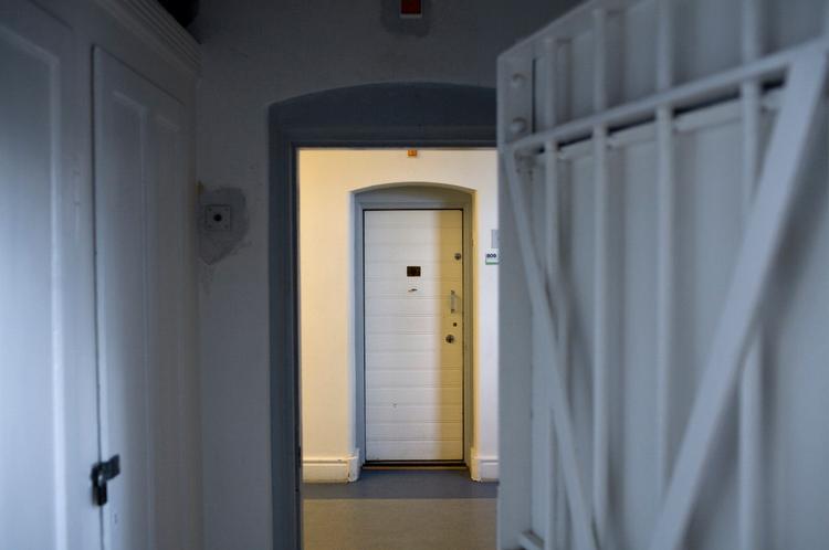 ventecelle. Nogle fængslede  sindssyge må vente i månedsvis på at komme i behandling, og den tid tilbringer de i deres celler, hvor deres psykiske problemer nemt kan blive forværret.  Foto: Miriam Dalsgaard 