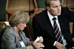 Pia Kjærsgaard har spurgt regeringen, om de har forsøgt at forhandle en hjemsendelsesaftale på plads med Tunesien. Men regeringen har ikke svaret ordentligt på spørgsmålet, mener retsordfører Peter Skaarup, der nu langer ud efter regeringen. 