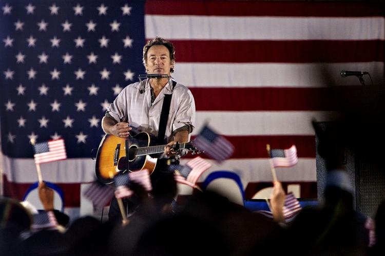 Sangeren Bruce Springsteen er en af Barack Obamas sikreste støtter. Han hjælper sit politiske forbillede med slutspurten. 