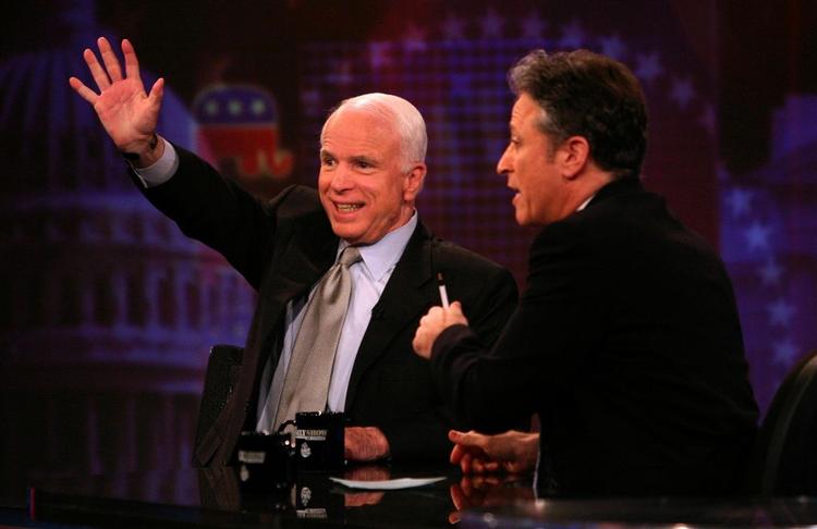 Præsidentvalget er 'hot stuff' hos de humoristiske tv-shows som for eksempel The Daily Show med John Stewart. 