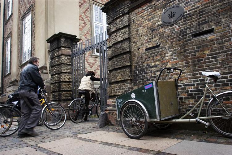 Christiania-cykel foran Østre Landsret. 