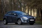 I dieseludgaven har den en fin motor, men bilen skæmmes af et katastrofalt dårligt udsyn bagud. 