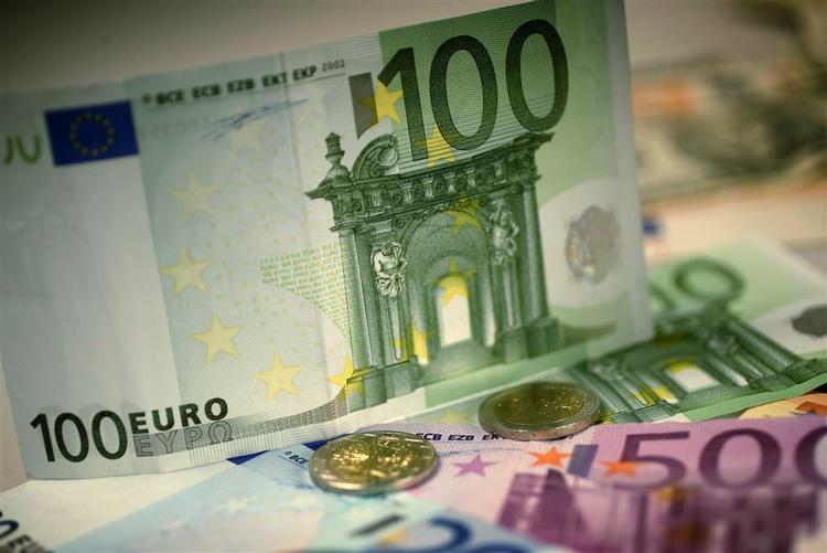 Den danske rente må beholde sit høje niveau i tre måneder mere mens ECB's direktør taler om at sænke EU-renten yderligere allerede på torsdag. 