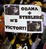 En Steelers-fan håber på dobbelt gevinst under kampen mod Washington Redskins. En sejr til både Pittsburgh Steelers og Barack Obama. 