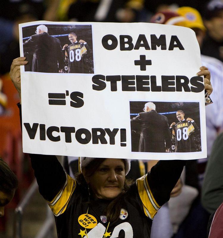 En Steelers-fan håber på dobbelt gevinst under kampen mod Washington Redskins. En sejr til både Pittsburgh Steelers og Barack Obama. 