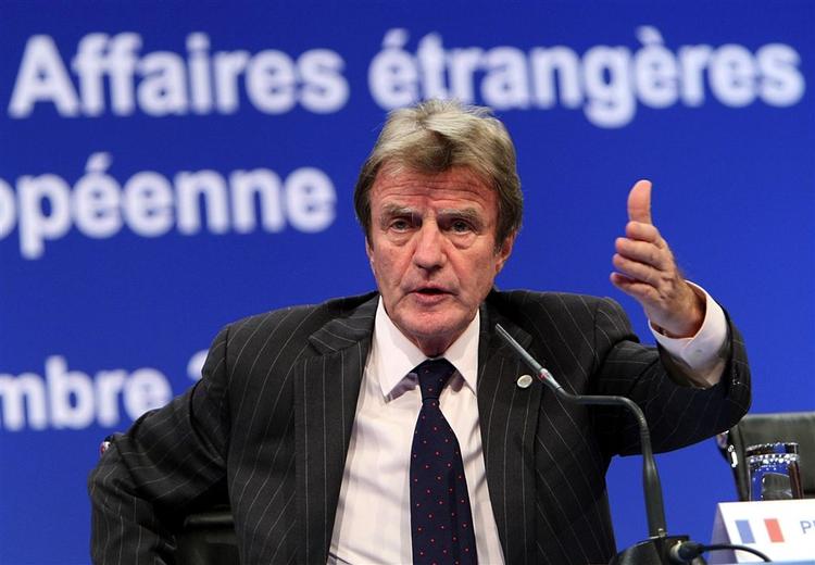 Den franske underigsminister Bernard Kouchner fremlagde i går på et pressemødet indholdet i brevet til USA's næste præsident. 