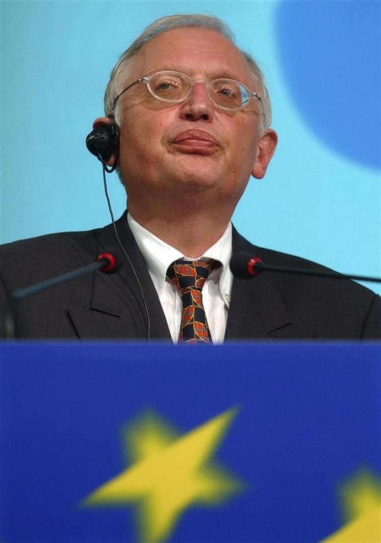 EU Industry Commissioner Günther Verheugen wants to trade aid for raw materials. 