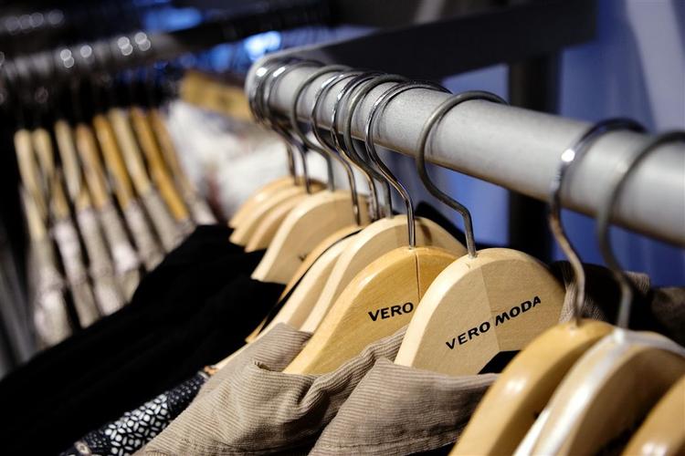Tøjmærker som Vero Moda, Jackpot, H&amp;M og Jack &amp; Jones er blandt de mange virksomheder, der har valgt at gøre dele af deres kollektioner økologiske. Arkivfoto. 