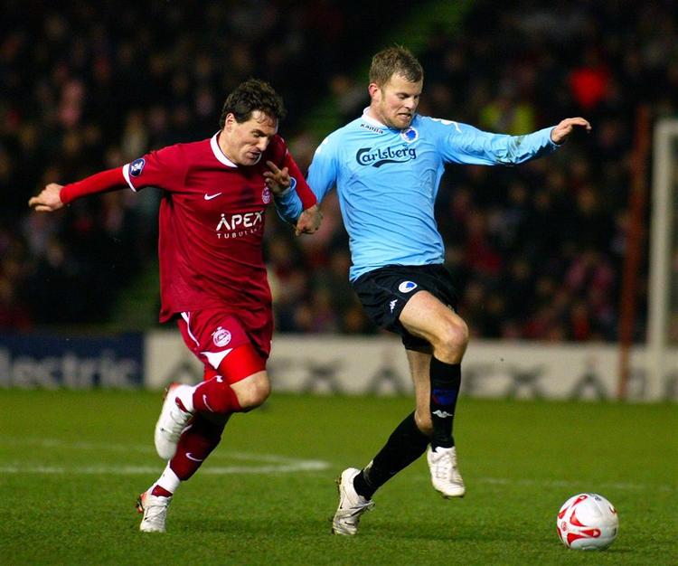 Mikael Antonsson (til højre) i kampe mod skotske  Aberdeen i sidste sæsons Uefa Cup. 
