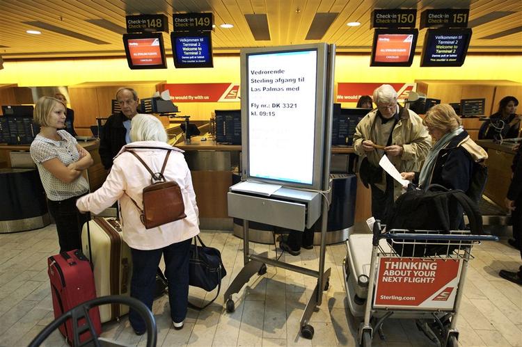 Mange kunder mistede tusindvis af kroner, da flyselskabet Sterling drejede nøglen om. Nu skal forbrugerne sikres bedre, mener et politisk flertal. 