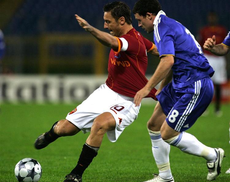 Romas anfører Francesco Totti var med til at vinde 3-1 over Chelsea. 