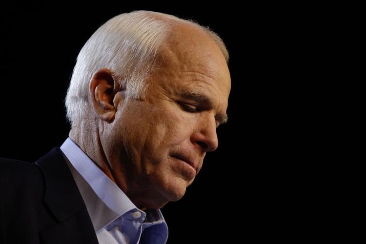 John McCain udstillede sin ledermangler ved hverken at have styr på sin valgkamps finanser eller valget af en vicepræsident. 