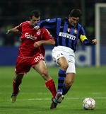 Javier Mascherano (til venstre) og Javier Zanetti i kamp for deres klubber Liverpool og Inter i sidste sæsons Champions League. 