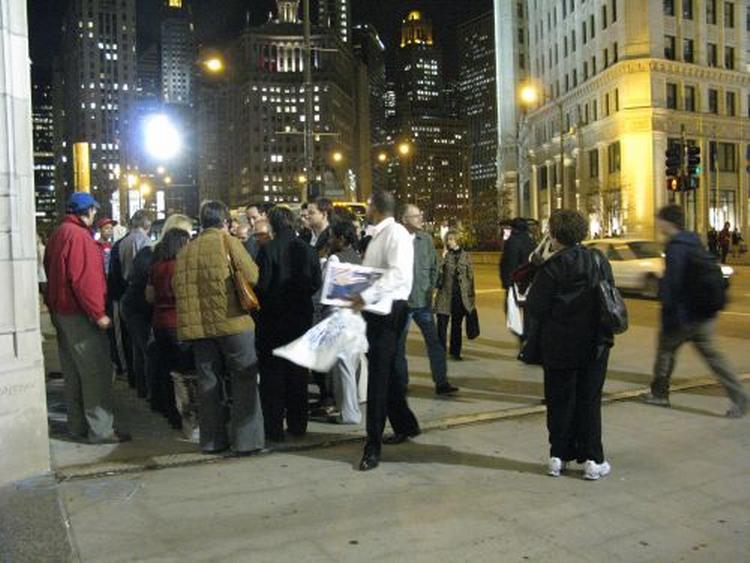 Kø foran Chicago Tribune. 