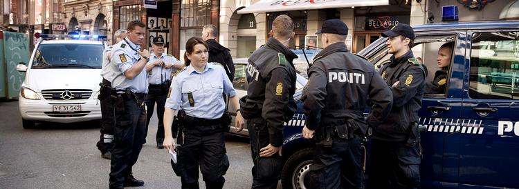 Fiasko. Det skulle være så godt med en reform af politiet. Men det er gået så grueligt galt. I stedet for at bruge mindre tid på ledelse og administration, er det nemlig gået lige modsat. Dermed er der langt til 800 ekstra gadebetjente. Foto: Thomas Borberg 