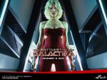 Til salg er også denne røde dragt, som Caprica-Six (playboymodellen Tricia Helfer) stort set har på. PR-foto: Sci Fi Channel 