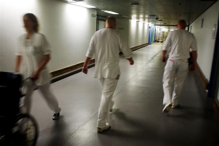 Den københavnske portører er sure over en - ifølge dem - uberettige fyring. Nu strejker de. 