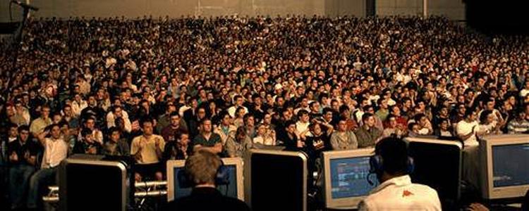 Dansk eSport har kronede dage i påsken - og publikumsantallet og præmiesummerne stiger. Som her fra årets World Cyber Games sidste år. 