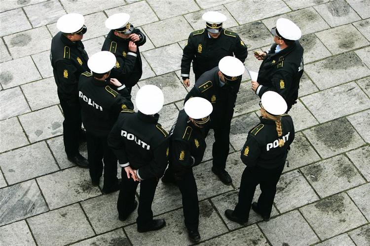Politikerne forhandler i dag om at rette op på den stærkt udskældte politireform fra 2006. 